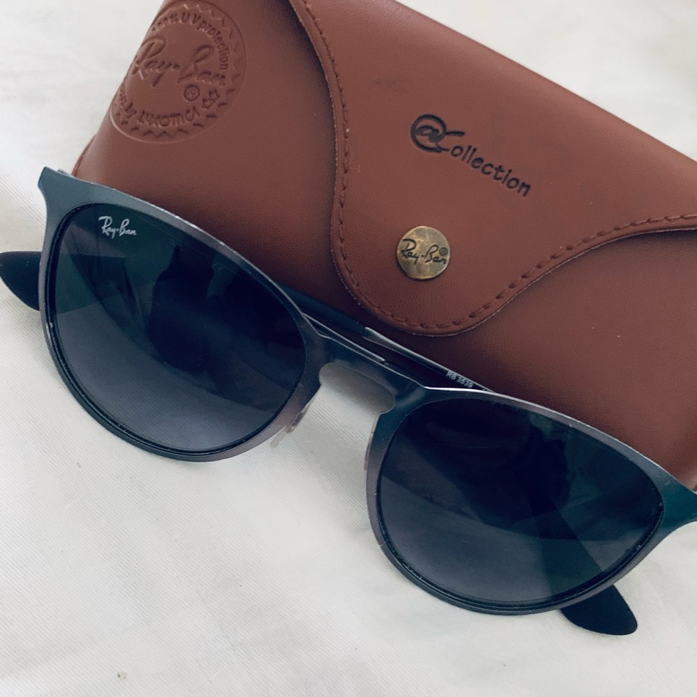 Ray Ban sunglasses - in good condition